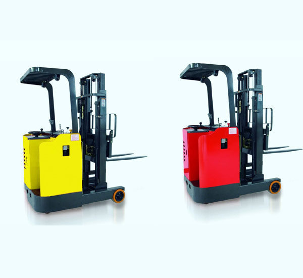 Stand-on-electric-reach-truck